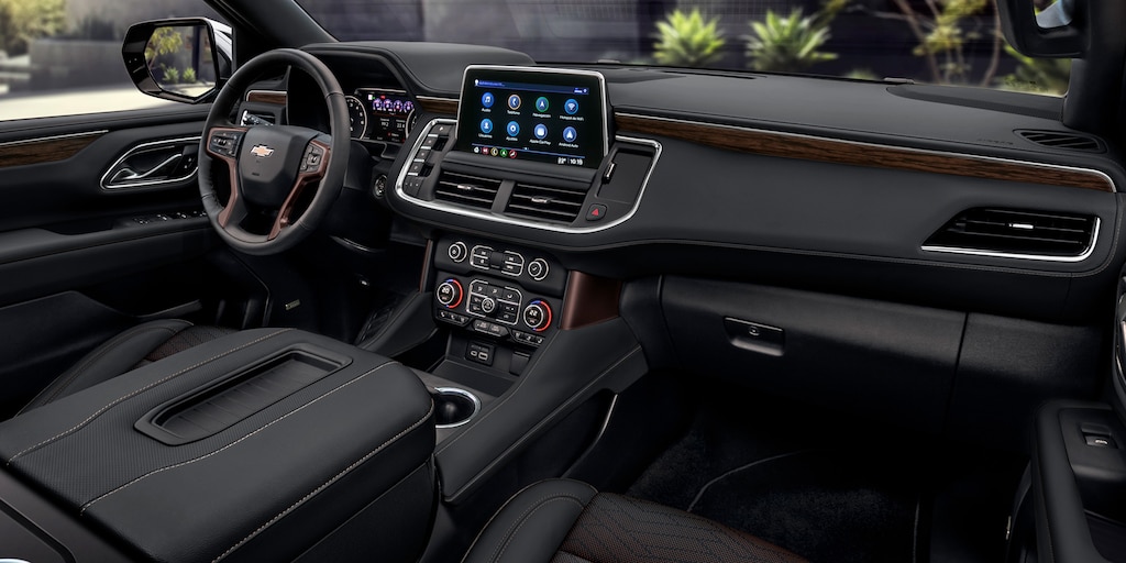 Chevrolet Suburban 2023, camioneta grande incluye sistema de infoentretenimiento con pantalla táctil a color de 10.2 pulgadas de alta resolución