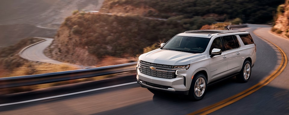 Chevrolet Suburban 2023, camioneta grande con 355 HP, rines en aluminio de 22 pulgadas, faros LED con Intellibeam y más