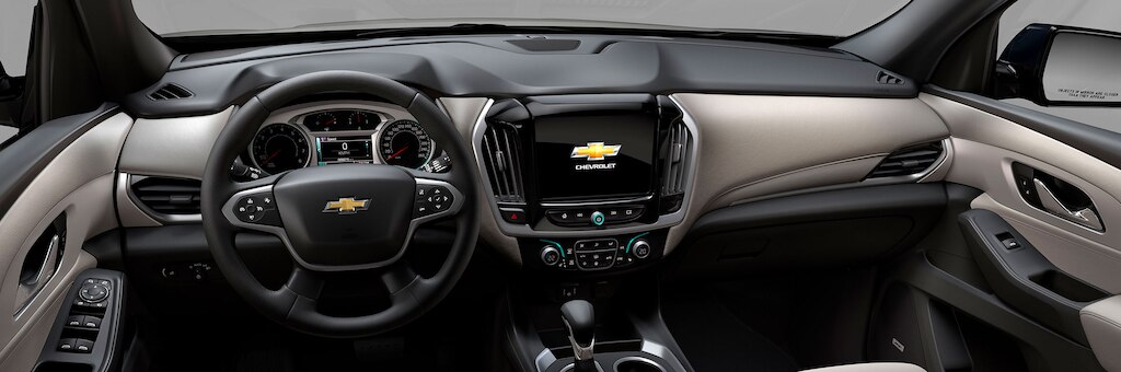 Interiores de piel en color beige para Chevrolet Traverse 2023